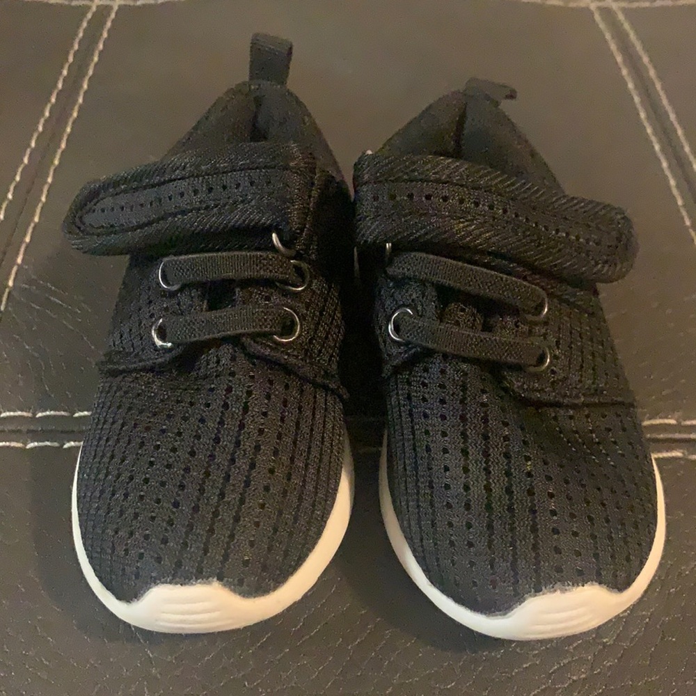 Toddler black mesh sneakers